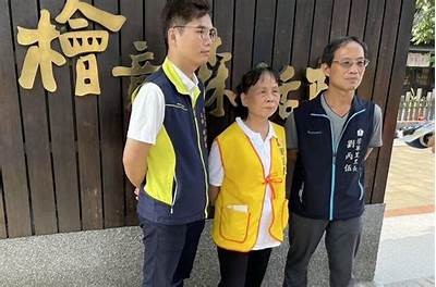 《海角社区的母亲情深：故事中的温暖与感动》